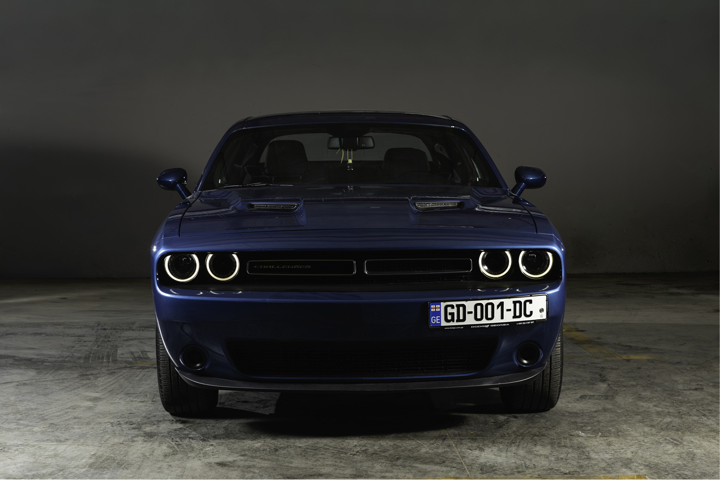 Dodge Challenger thumbnail 3